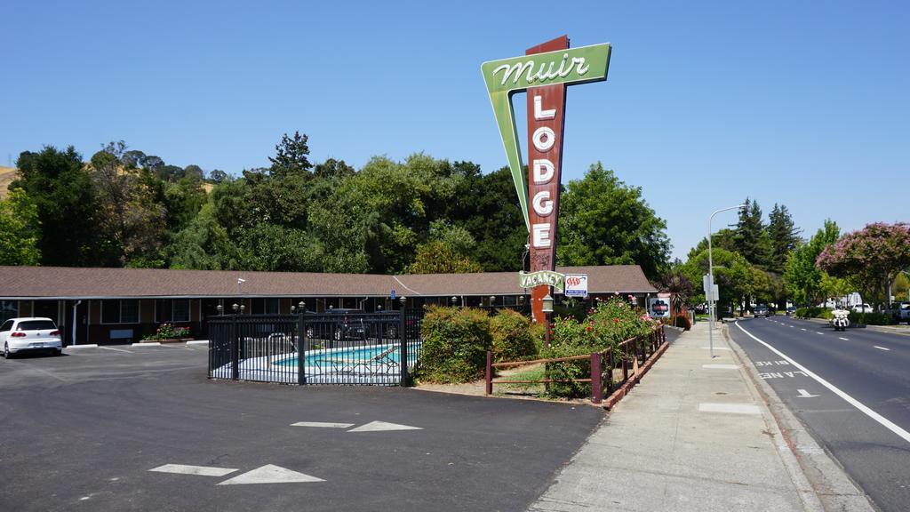 Muir Lodge Motel Martinez Extérieur photo