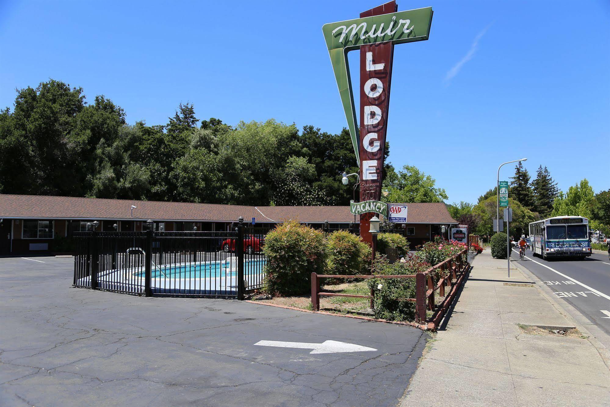 Muir Lodge Motel Martinez Extérieur photo